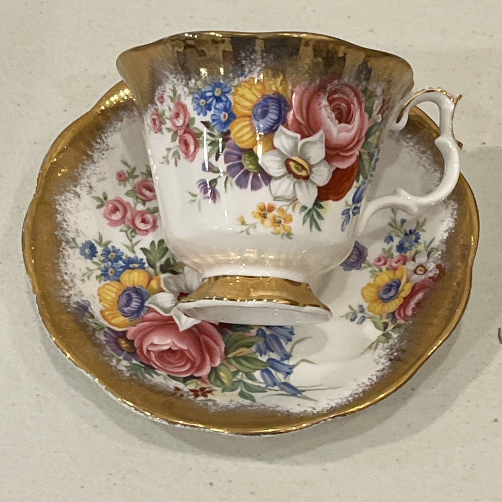 Vintage royal albert gold crest bone China England cabbage rose tea cup Saucer